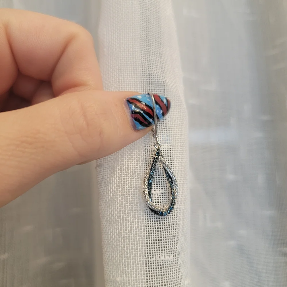 Kay Jewelers Twisted Diamond & Teal Saphire Tear Drop Dangle Earrings NWOT